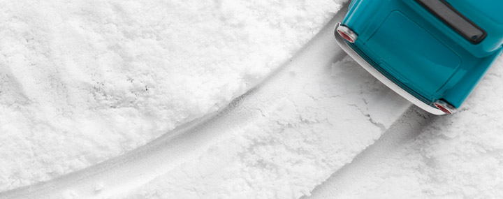 Машина в снегу