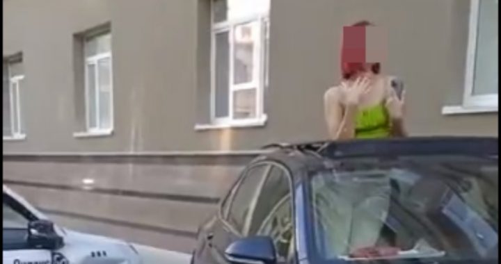 Танцует на машине в Воронеже